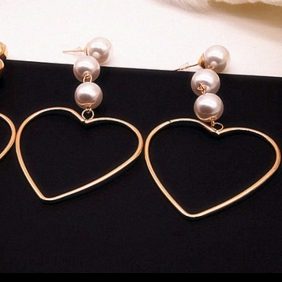 🎉🎉 Host Pick🎉🎉 Statement Heart Earrings - Picture 3 of 4